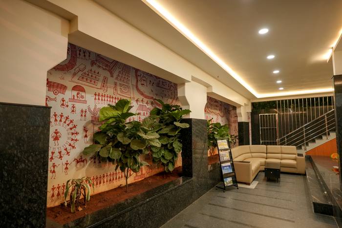 Lobby lounge seating at Legacy Square Hotel