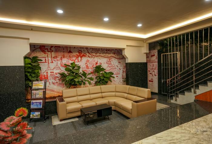 Lobby lounge at Legacy Square Hotel